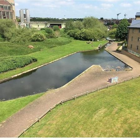 Double Room In A Top Floor Shared Apartment Northampton Eksteriør bilde