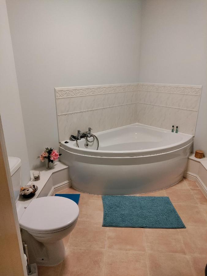 Double Room In A Top Floor Shared Apartment Northampton Eksteriør bilde